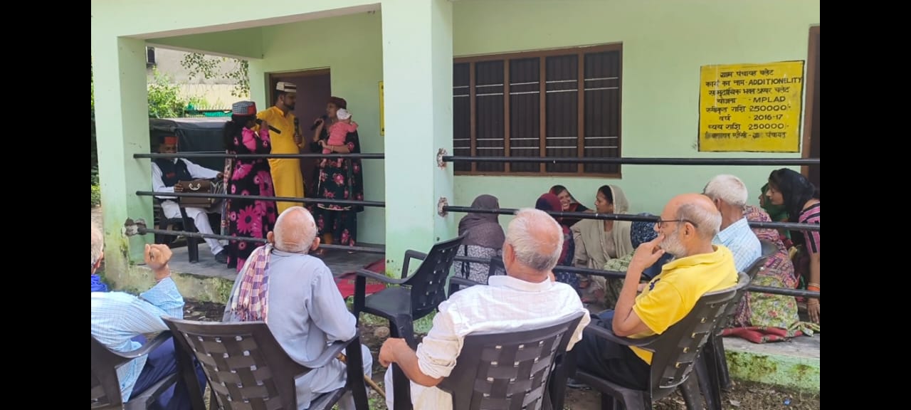 Provision of loan up to one and a half lakh rupees in education loan scheme; Villagers of Pirthipur Lower and Chalet Upper made aware.
